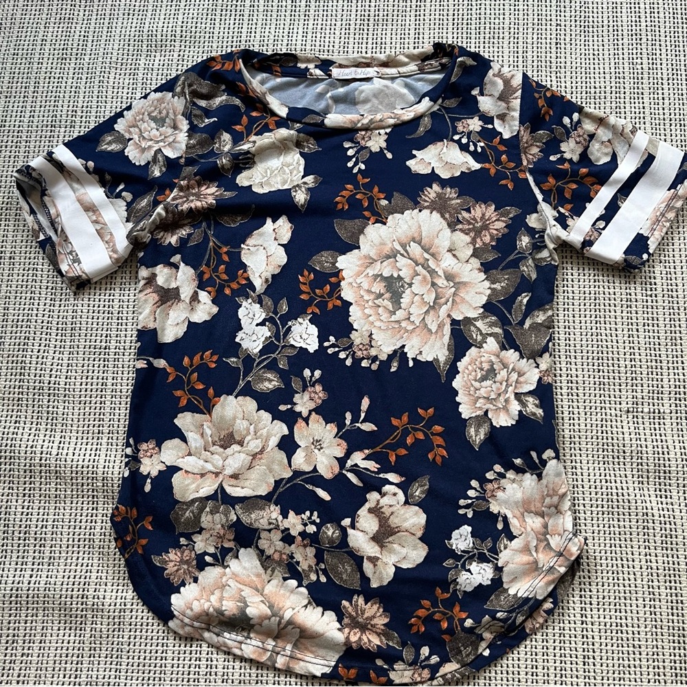 Heart Hips Floral Print Top - Navy and White Size Small